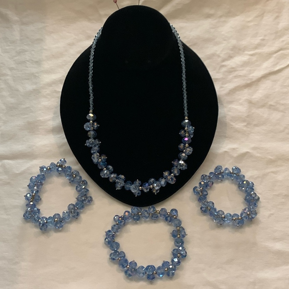Aurora Borealis necklace with bracelets